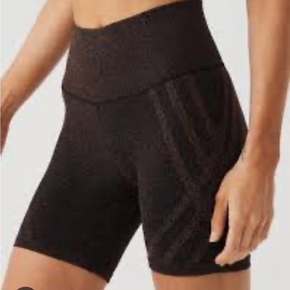 OFFLINE by Aerie Seamless Lurex 5” Bike Short in Gold